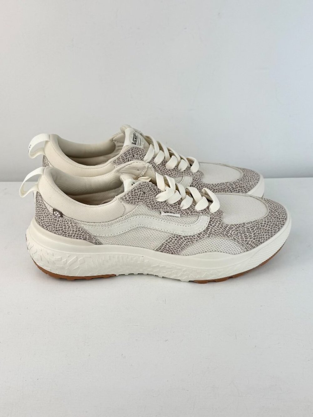 M9, W10.5 - VANS UltraRange Neo VR3 Lightweight Shoe - Python Vintage White